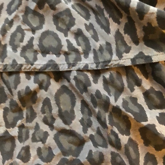 Silky black and grey leopard blouse - gold buttons - Picture 3 of 4